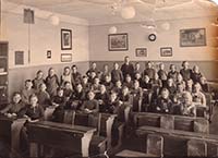 Lehrer Paul Sacher mit Klasse